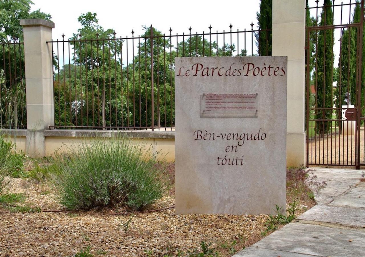 Agreable Maison De Ville Eyragues Zewnętrze zdjęcie