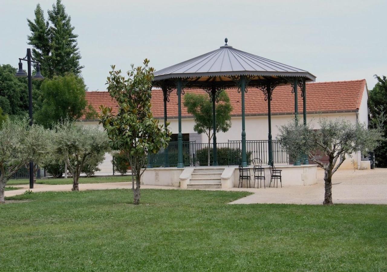 Agreable Maison De Ville Eyragues Zewnętrze zdjęcie